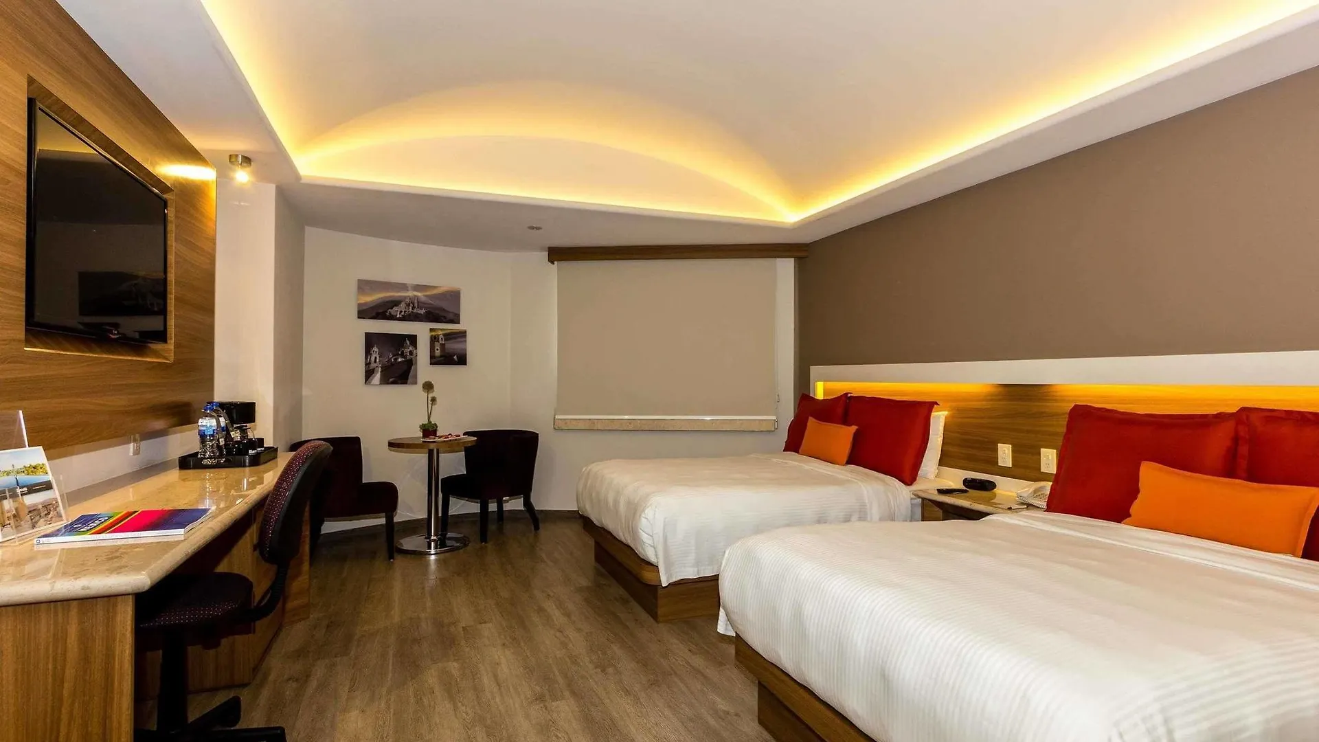 Hotel JF Grand Puebla 4*,