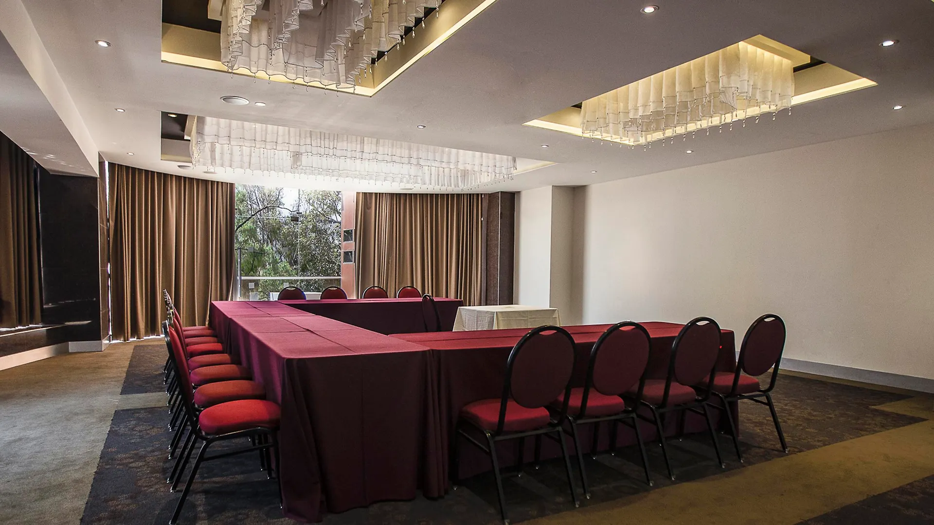 Jf Grand Puebla Hotel